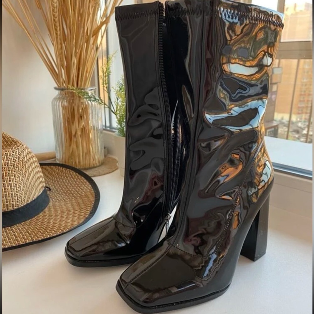 Trendy Black leather boots